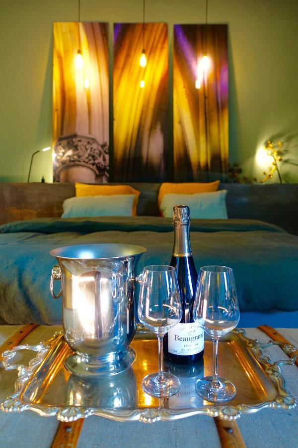 トロワ Le Jardin De La Cathedrale Bed & Breakfast エクステリア 写真
