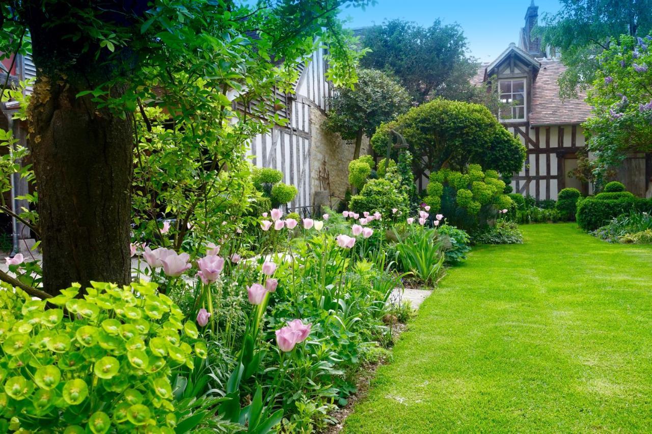 トロワ Le Jardin De La Cathedrale Bed & Breakfast エクステリア 写真