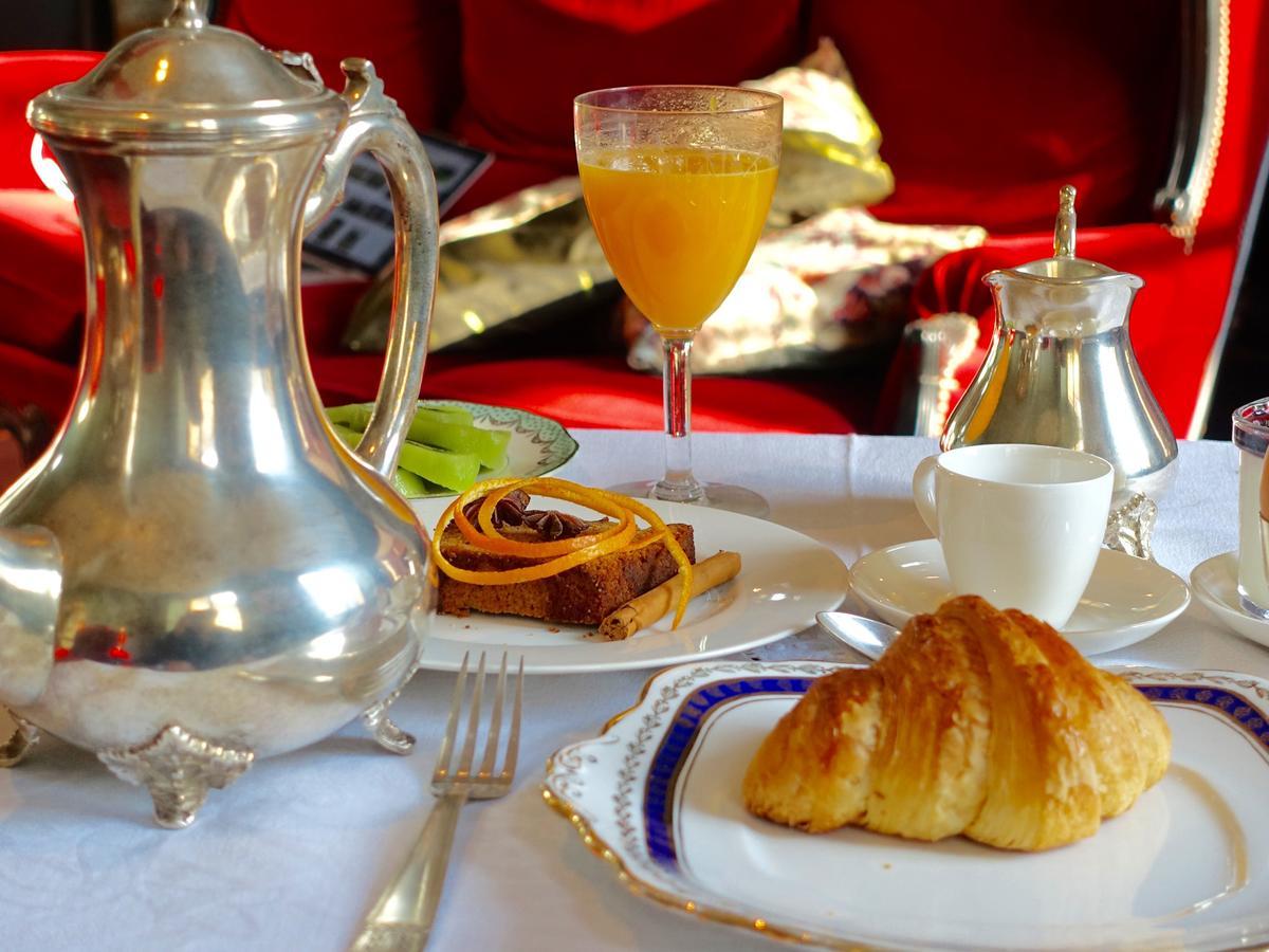 トロワ Le Jardin De La Cathedrale Bed & Breakfast エクステリア 写真