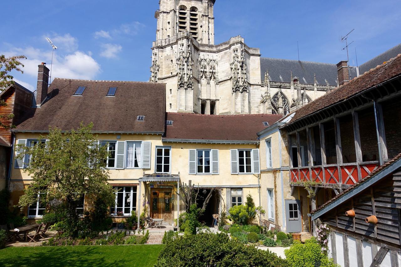 トロワ Le Jardin De La Cathedrale Bed & Breakfast エクステリア 写真