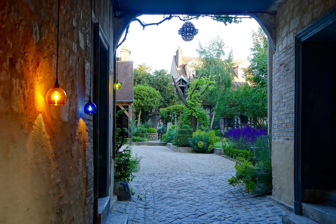 トロワ Le Jardin De La Cathedrale Bed & Breakfast エクステリア 写真