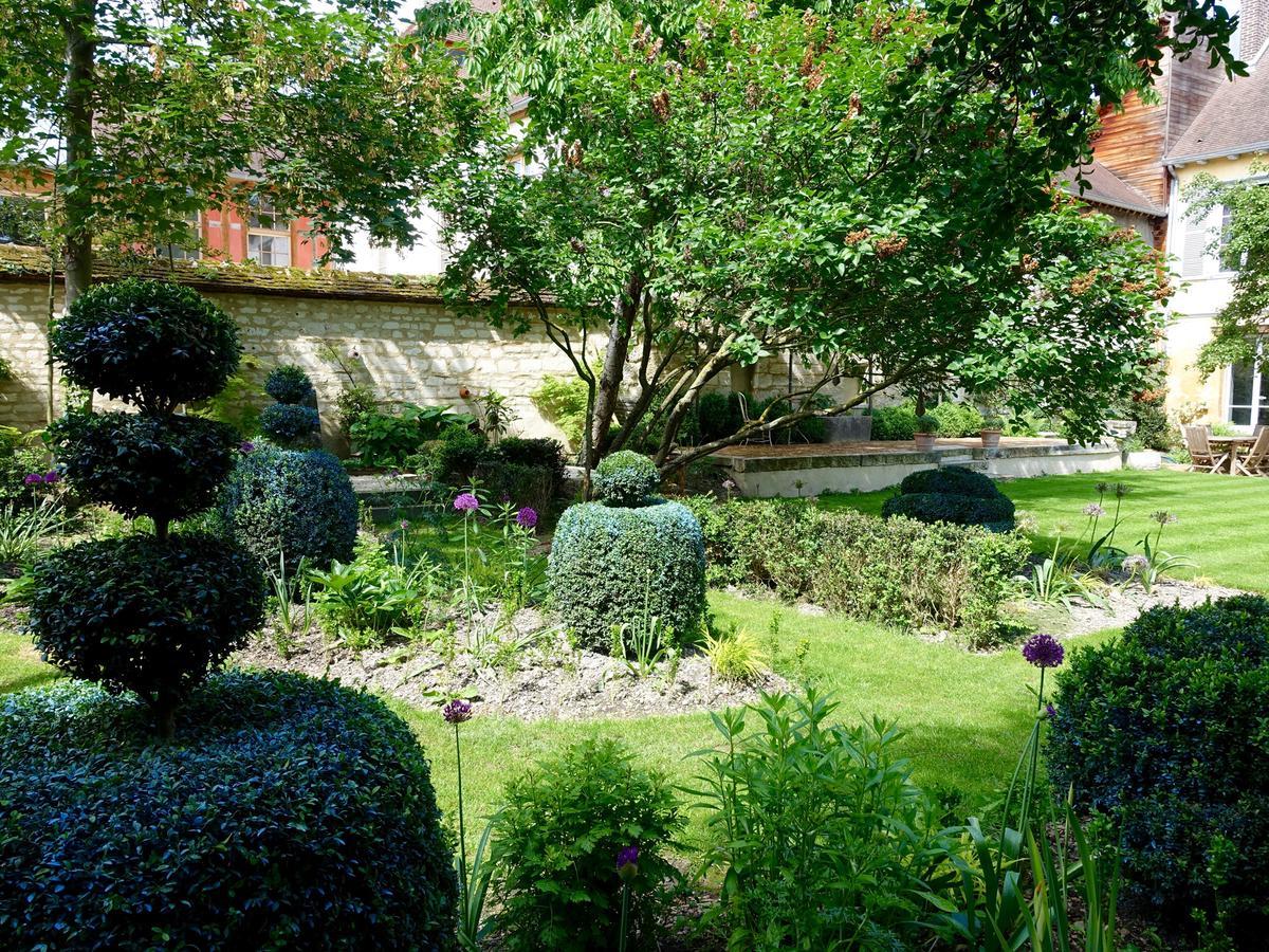 トロワ Le Jardin De La Cathedrale Bed & Breakfast エクステリア 写真